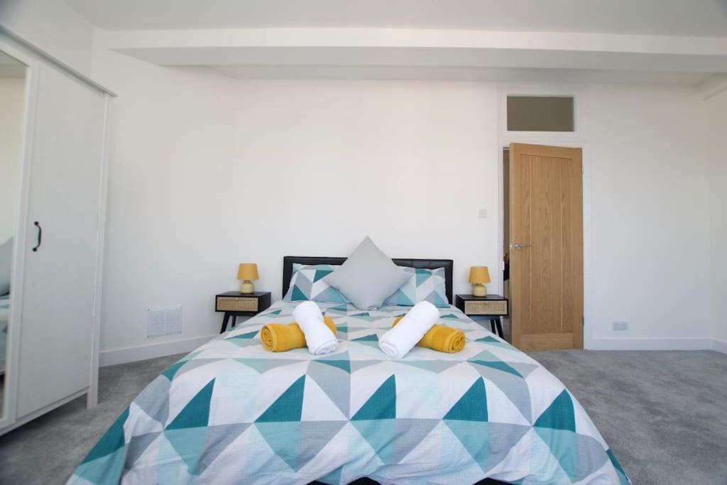 Beautiful Large 3-Bed Coastal Flat With Parking. Apartman Frinton-on-Sea Kültér fotó