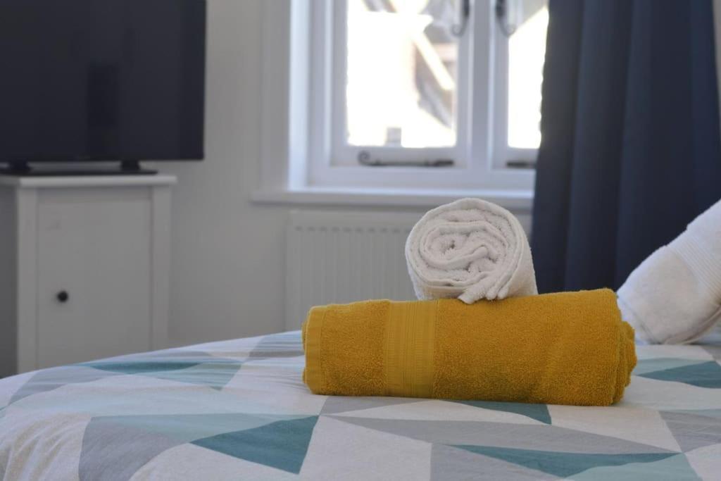 Beautiful Large 3-Bed Coastal Flat With Parking. Apartman Frinton-on-Sea Kültér fotó