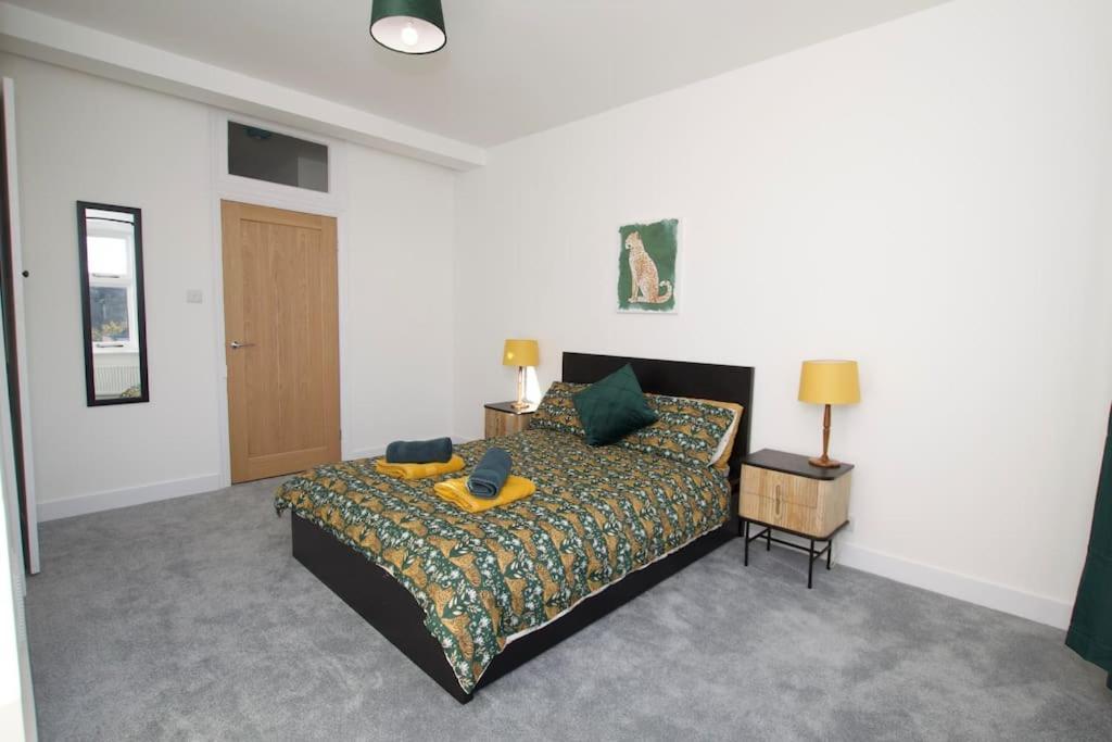 Beautiful Large 3-Bed Coastal Flat With Parking. Apartman Frinton-on-Sea Kültér fotó
