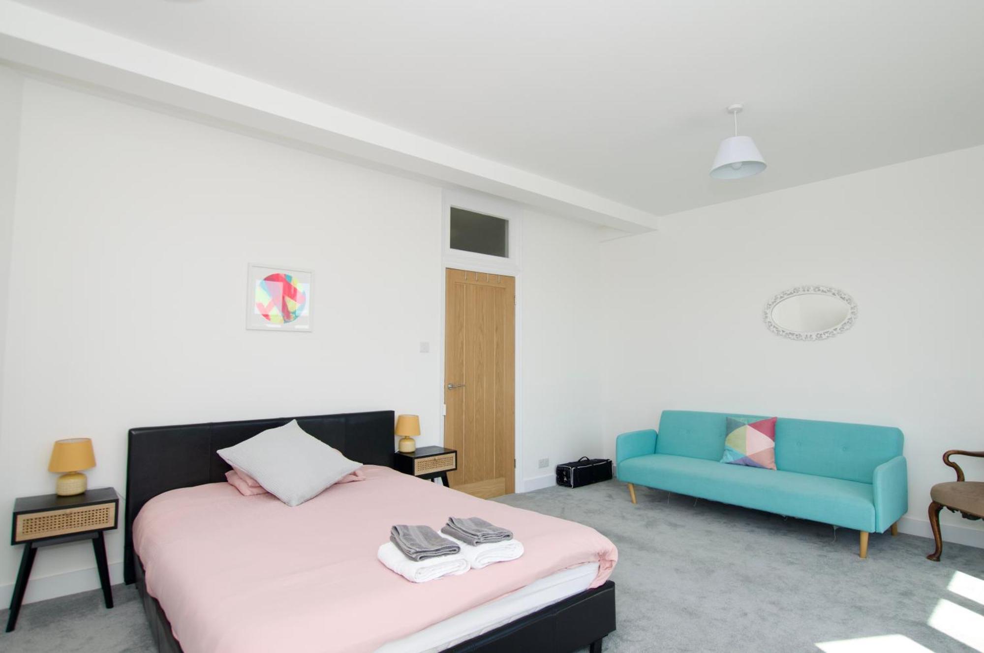 Beautiful Large 3-Bed Coastal Flat With Parking. Apartman Frinton-on-Sea Kültér fotó