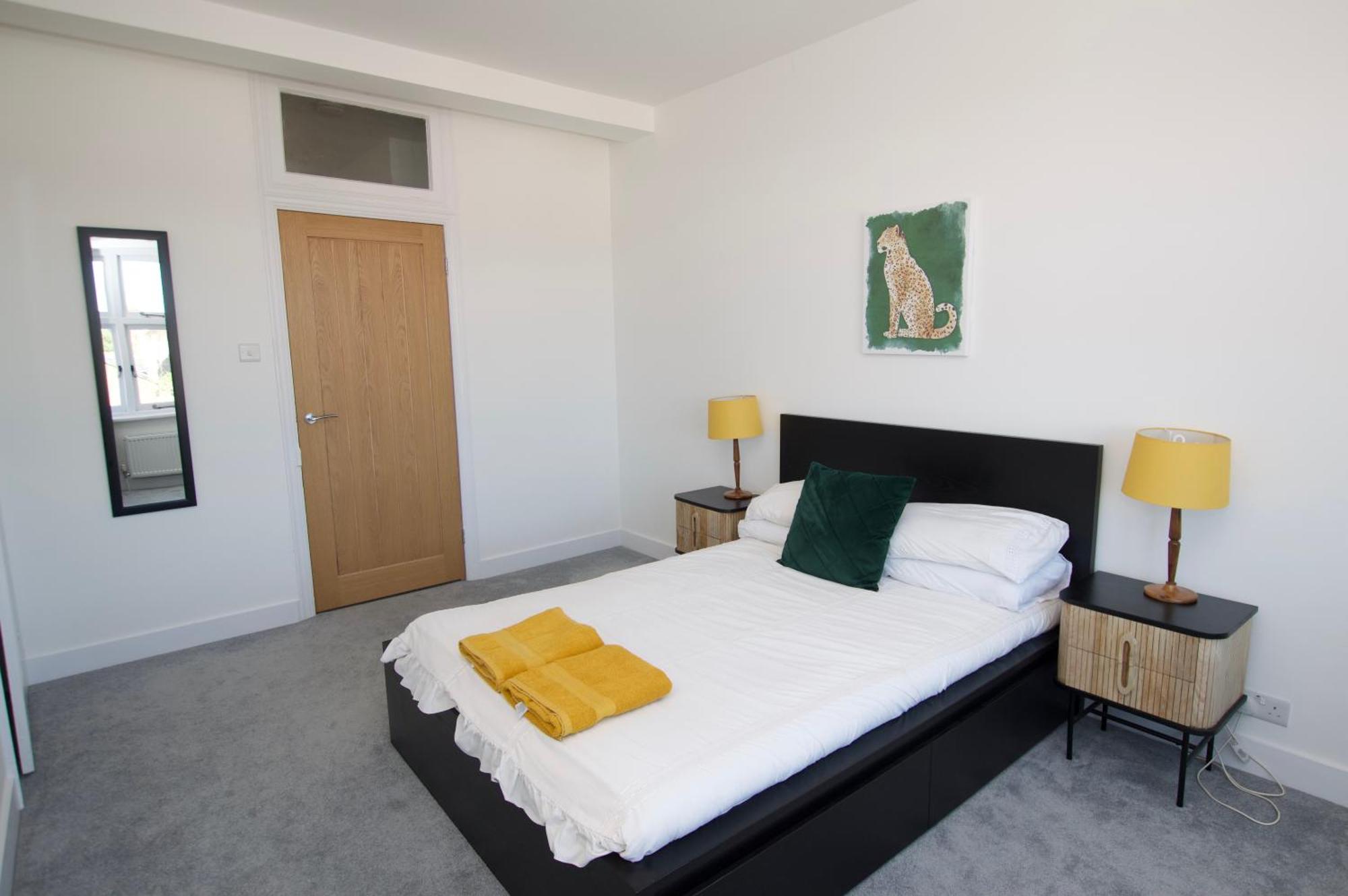 Beautiful Large 3-Bed Coastal Flat With Parking. Apartman Frinton-on-Sea Kültér fotó