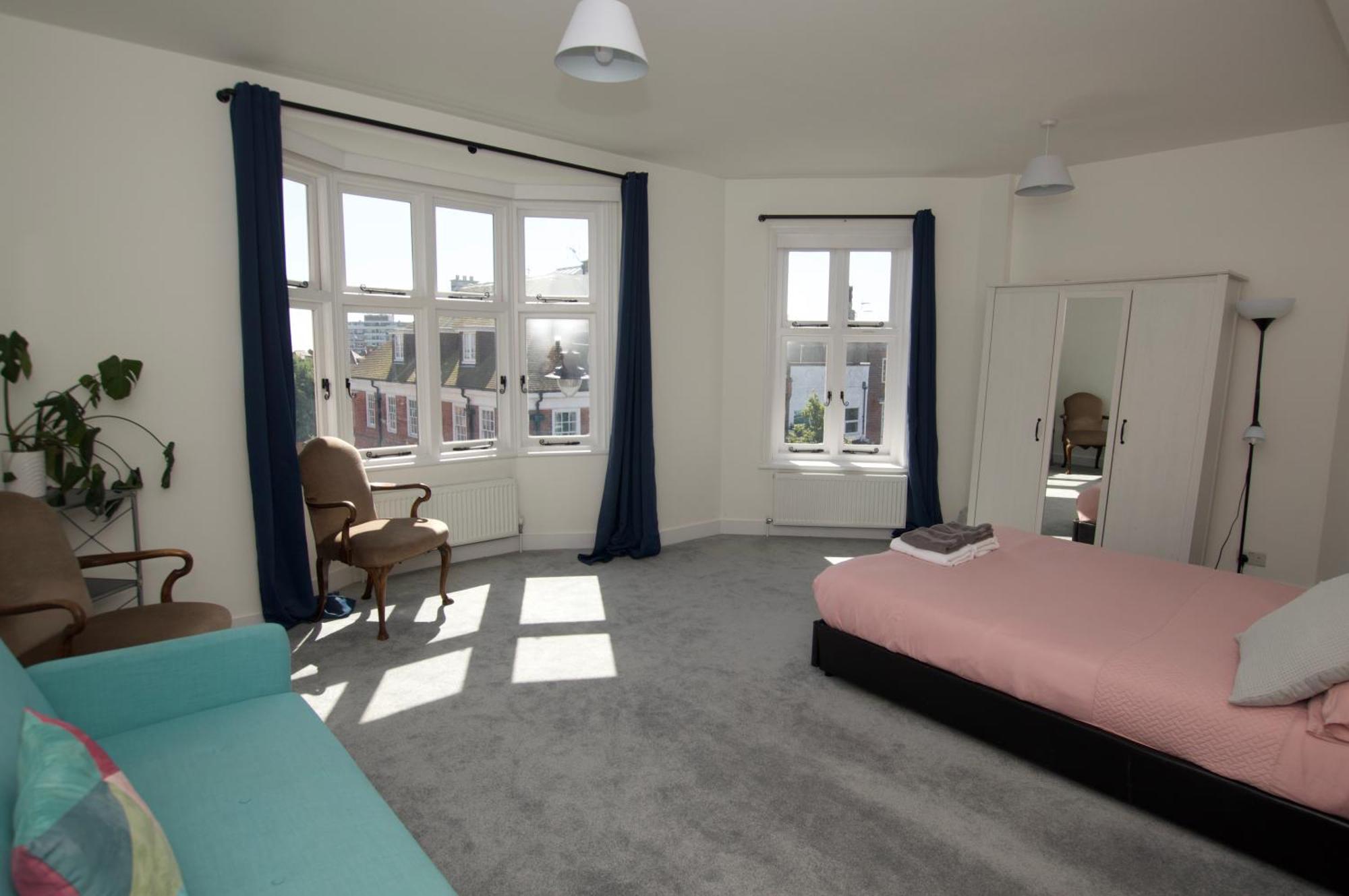 Beautiful Large 3-Bed Coastal Flat With Parking. Apartman Frinton-on-Sea Kültér fotó
