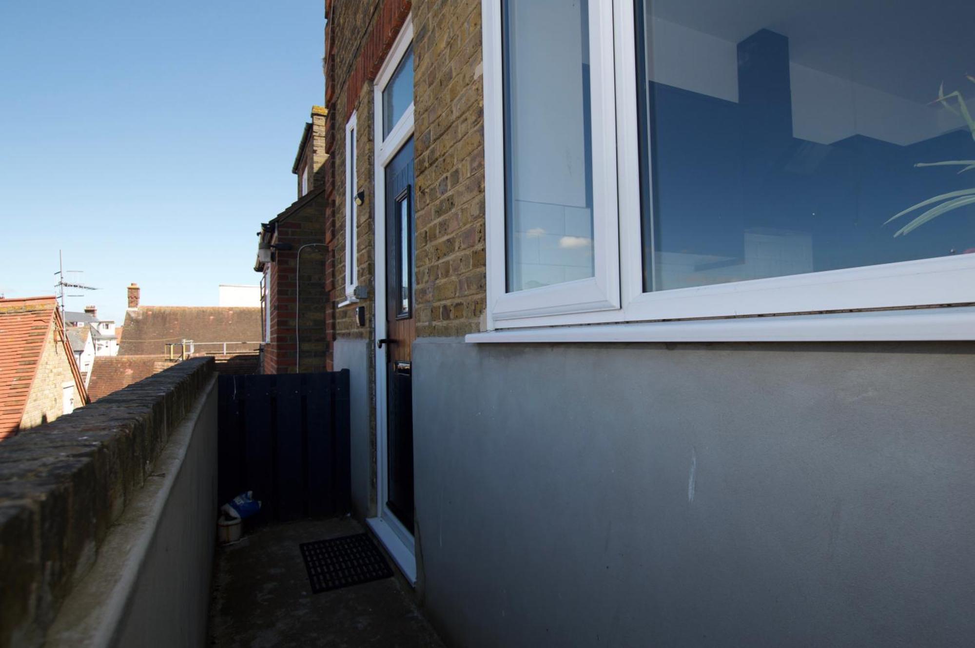 Beautiful Large 3-Bed Coastal Flat With Parking. Apartman Frinton-on-Sea Kültér fotó