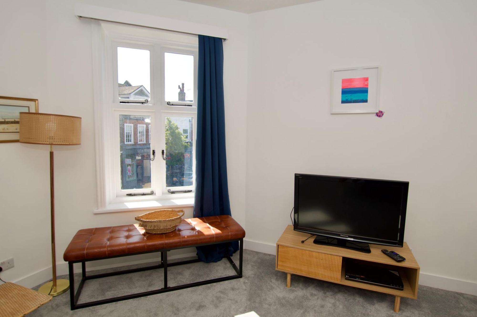Beautiful Large 3-Bed Coastal Flat With Parking. Apartman Frinton-on-Sea Kültér fotó